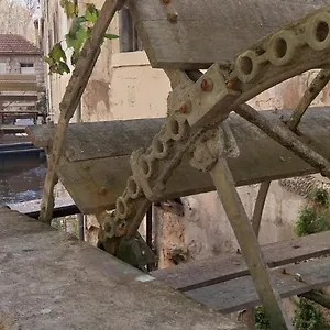 https://au-fil-de-leau-avignon.fr-provencehotel.com